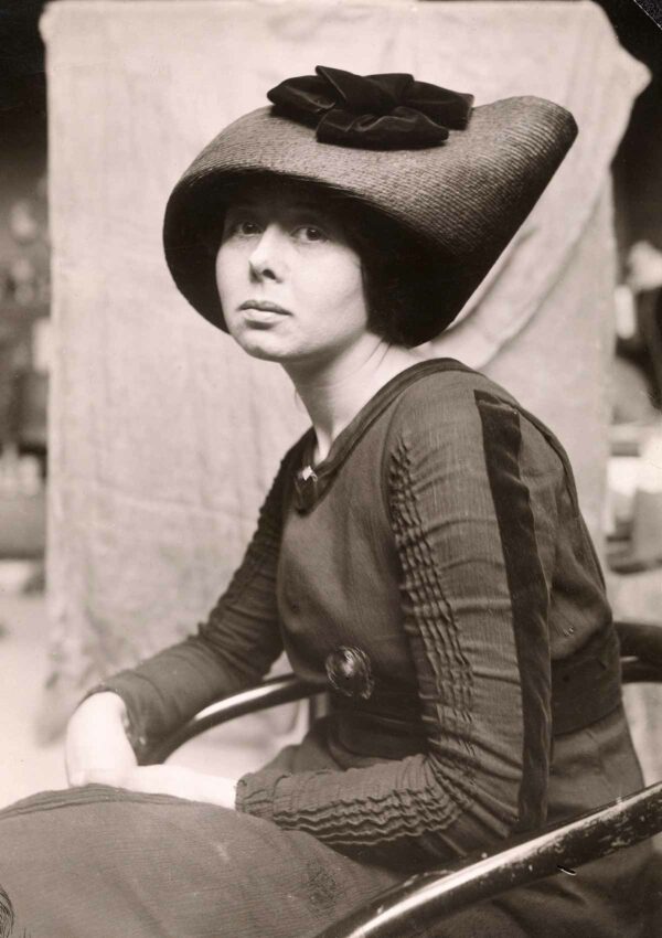 Cora Sandel, 1911